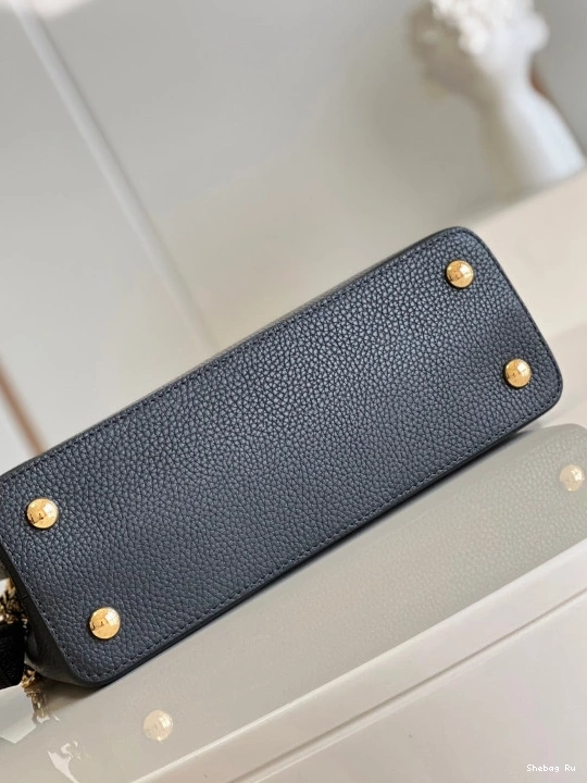 LOUIS CAPUCINES VUITTON MM 0707